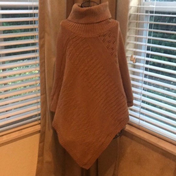 Francesca’s Collections Classic Camel Poncho - Picture 5 of 7